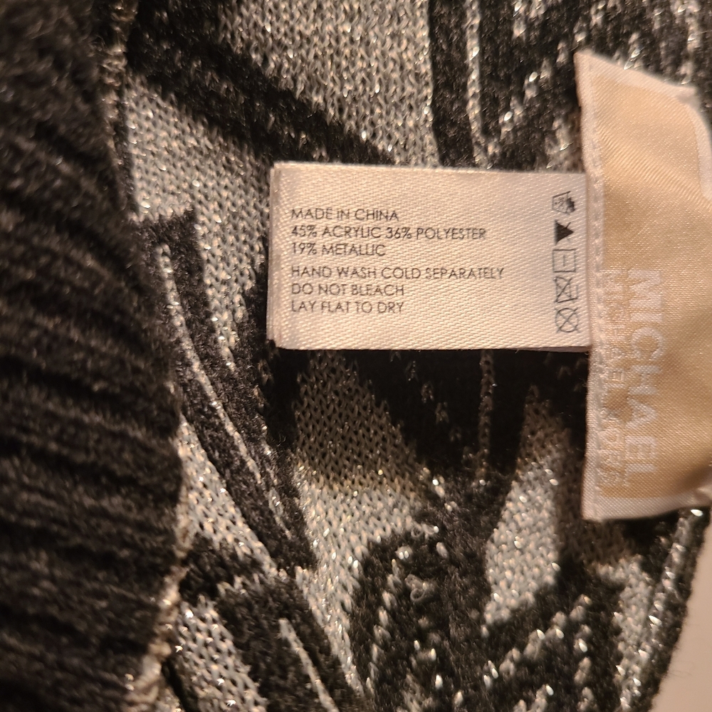 Michael Kors Metallic & Brown knitted logo beanie - Picture 8 of 9
